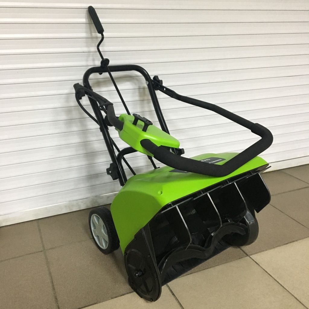 Снегоуборщик Гринворкс в сложенном состоянии