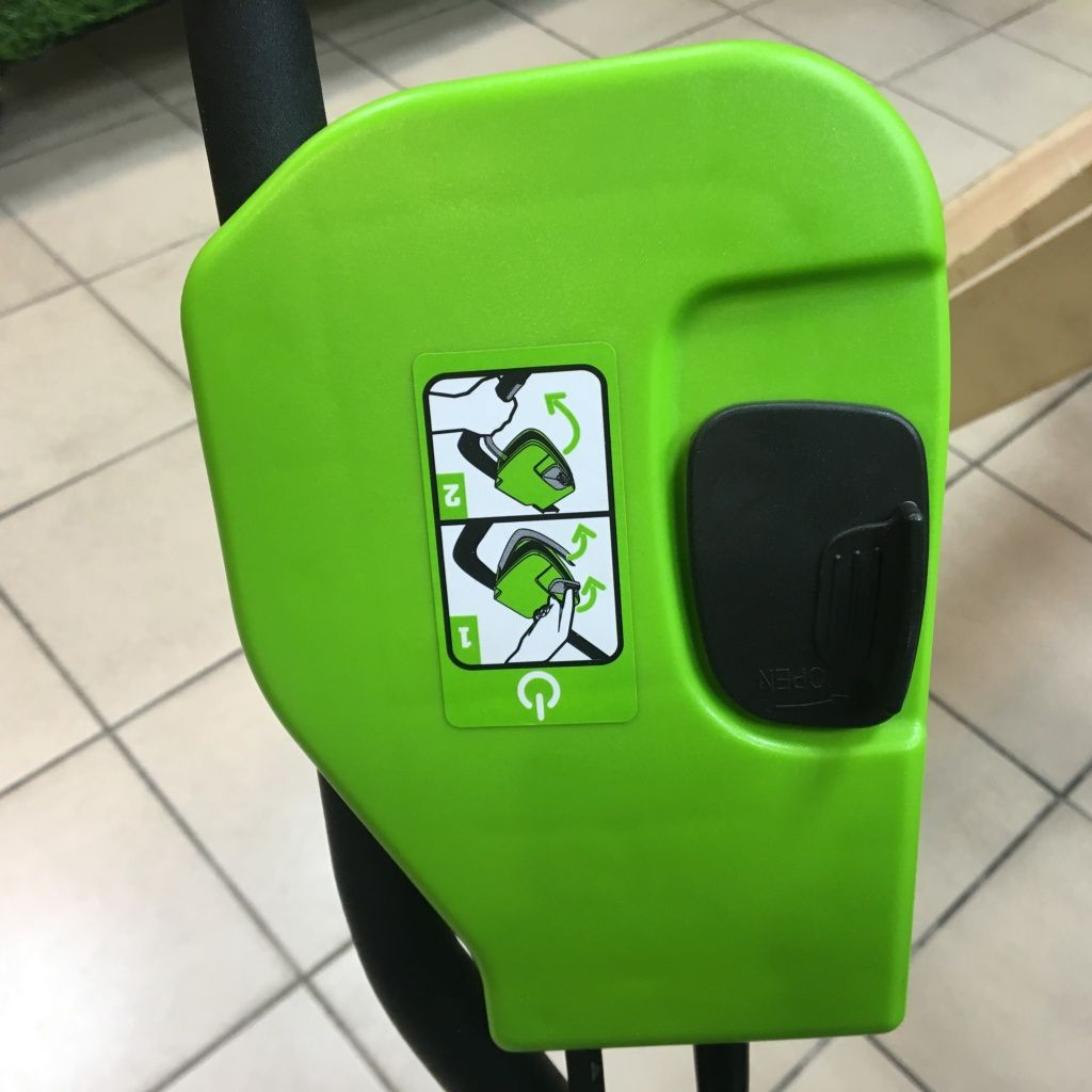 Кнопка включения снегоуборщика