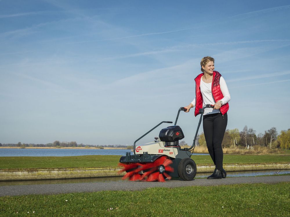 Аккумуляторная подметальная машина Cramer KM domus 82V, без АКБ и ЗУ