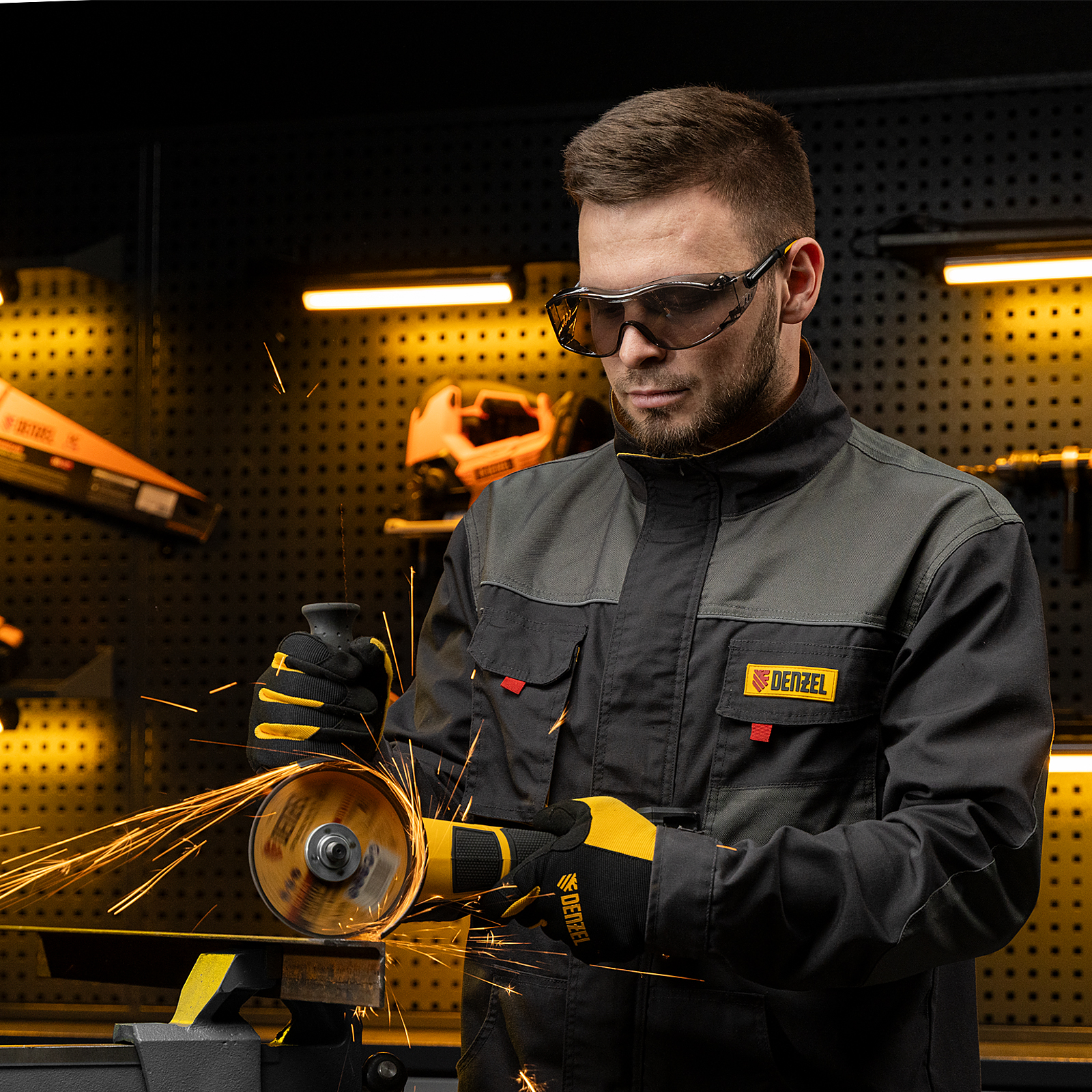 Очки защитные открытые, поликарбонатные, увеличенная дымчатая линза, регулируемые дужки