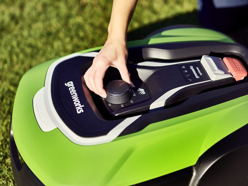 Робот-газонокосилка Greenworks Optimow 10 GRL110