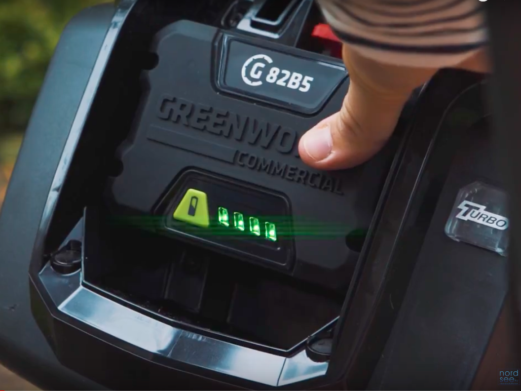 Аккумуляторная подметальная машина Cramer KM domus 82V, без АКБ и ЗУ