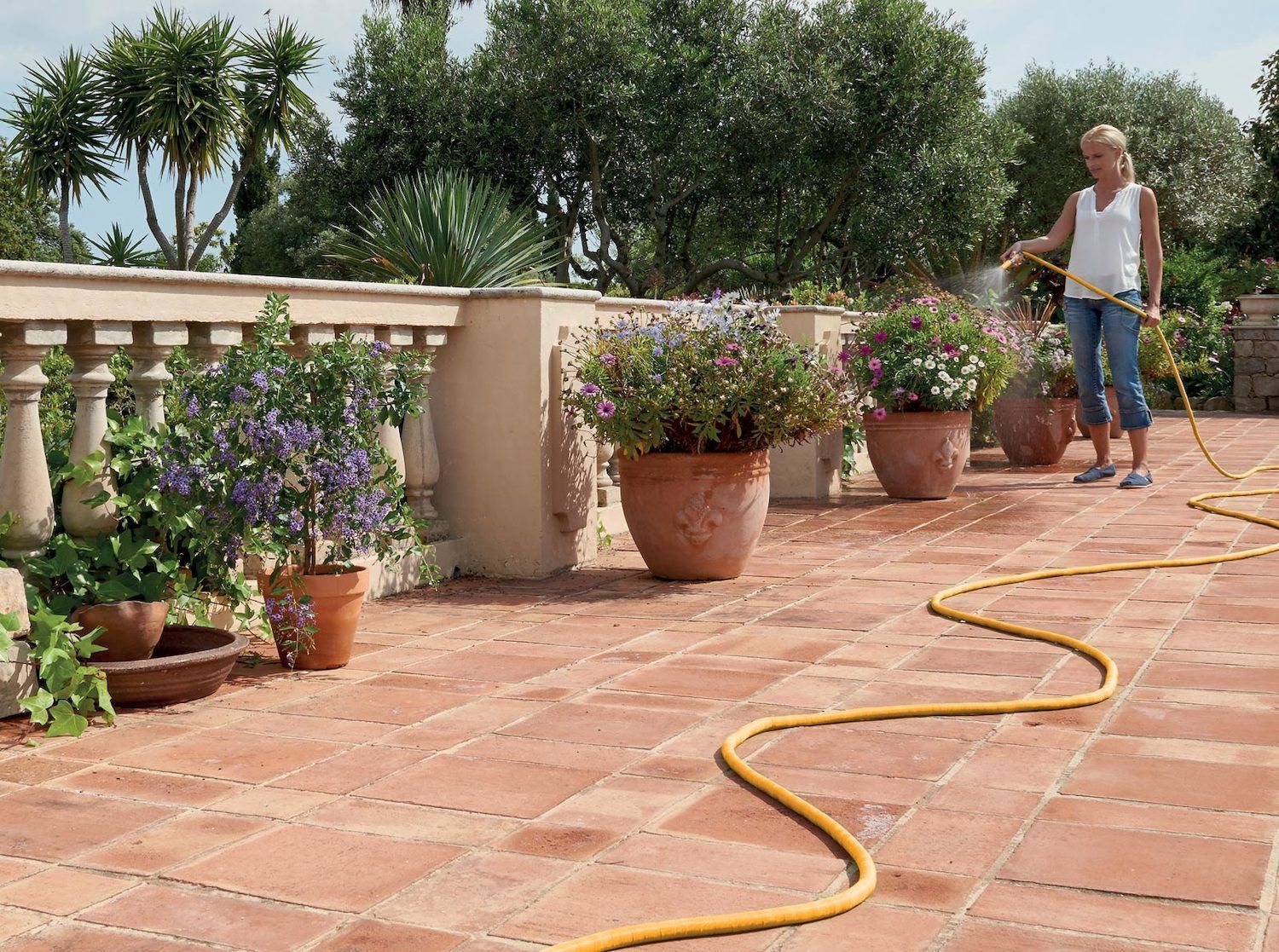 Шланг для полива HoZelock 8215 растягивающийся 15 м с коннекторами и наконечником для шланга